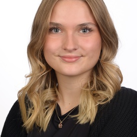 Emilia Bader, Auszubildende
