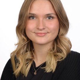 Emilia Bader, Auszubildende